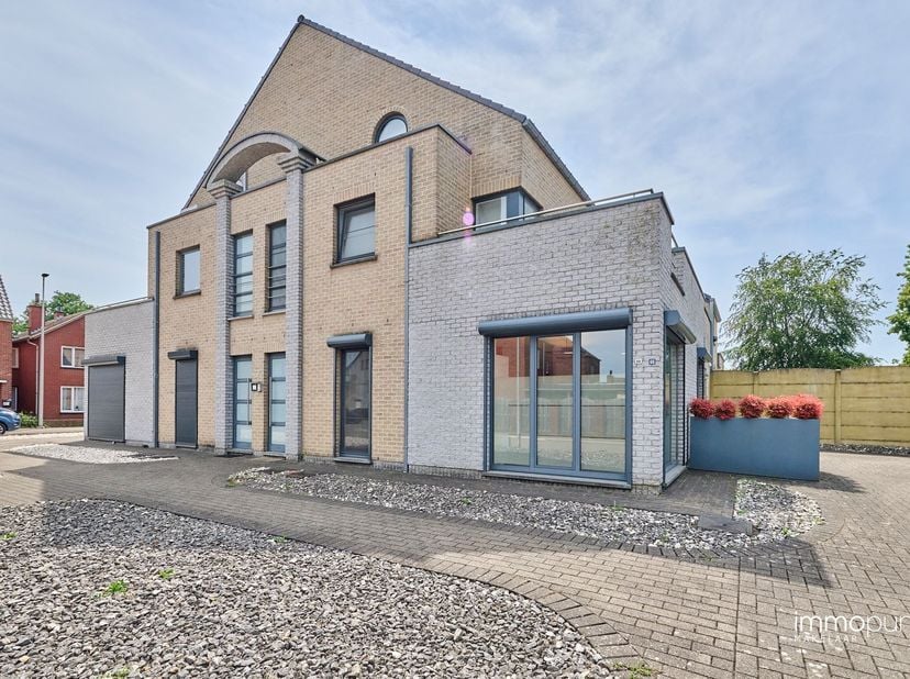 Gelijkvloers appartement met 1 slaapkamer en garage in het centrum van Hamont<br />
Dit moderne appartement is gelegen in de Kempkens, op wandelafsta