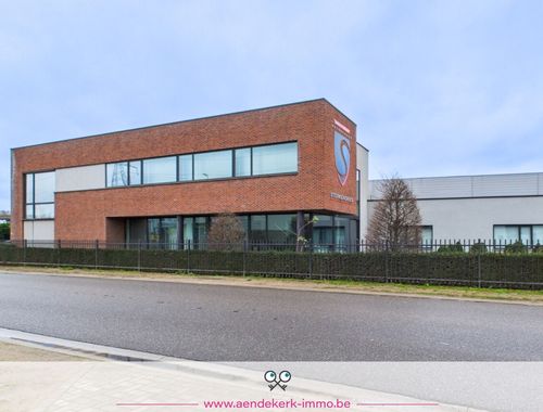                                         Bureaux à louer à Maaseik, € 9.745
