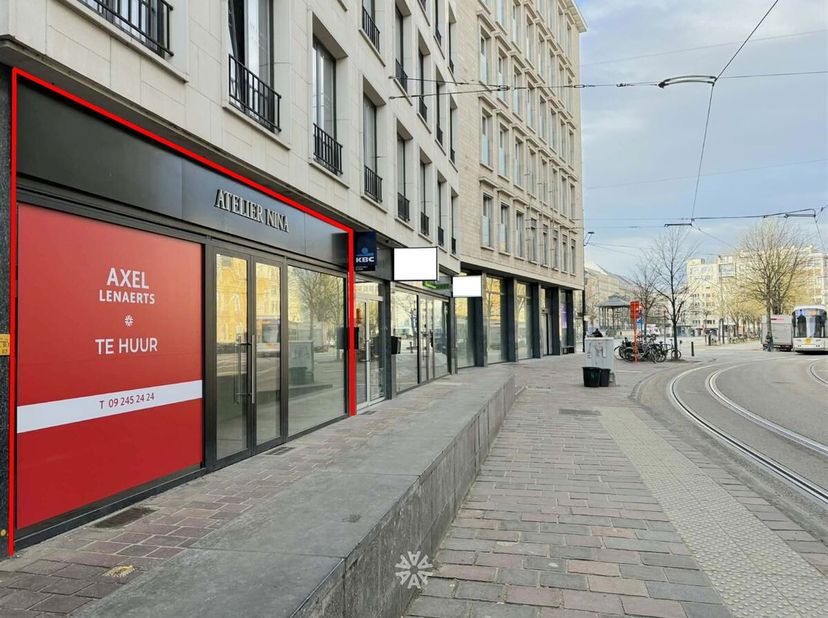 GHENT - Vogelmarkt : Vous êtes à la recherche d'un rez-de-chaussée commercial à louer au coeur de Gand ? Ce bien est peut-être fait pour vous.<br />
L