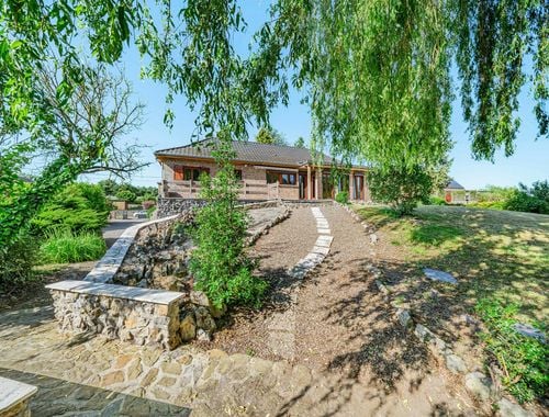                                         Villa te koop in Erquelinnes, € 330.000
