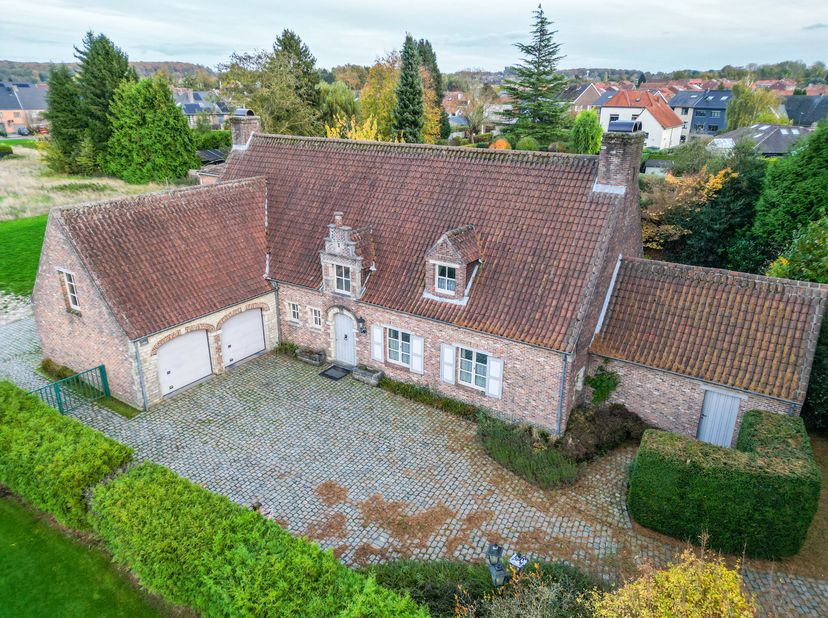 Spacieuse maison familiale à Sterrebeek – idéalement située entre Louvain et Bruxelles<br />
Découvrez cette vaste maison pleine de potentiel, idéalem