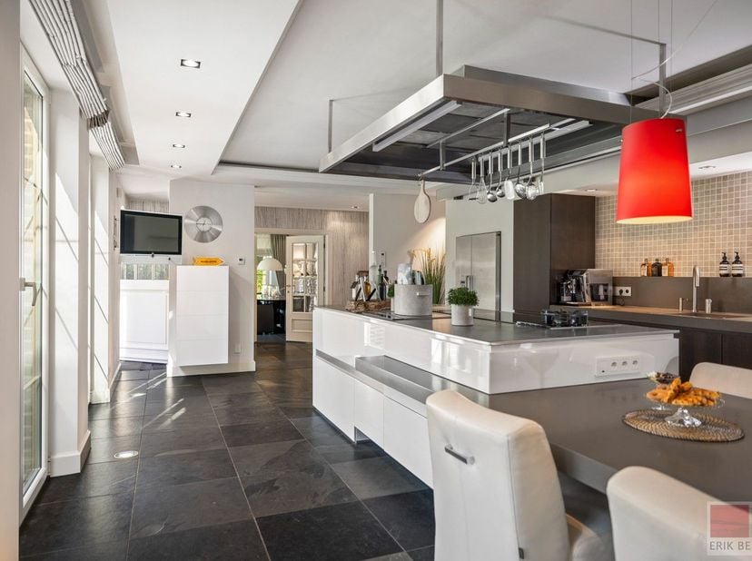 Exclusieve, luxueuze villa op toplocatie nabij Maastricht en de Euregio – nu ook virtueel te beleven via Matterport 3D-tour<br />
<br />
Beleef deze v
