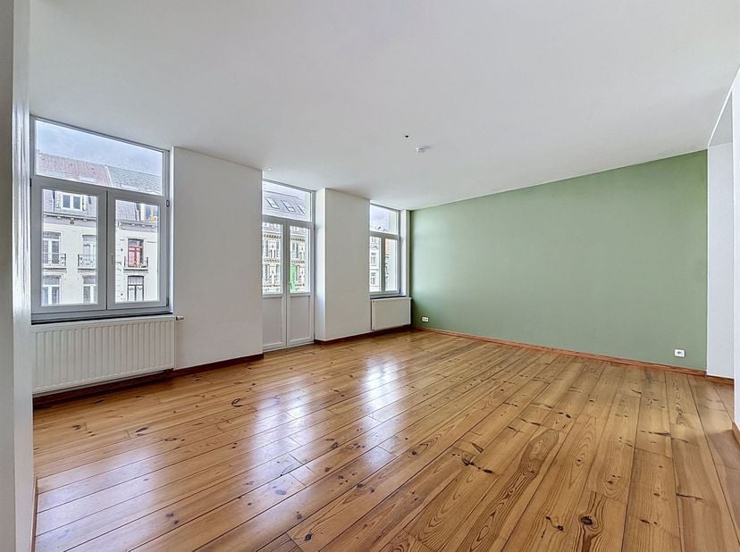 Centre-ville, à proximité de la Bourse - Bel appartement de +/-65m² 1 chambre avec balcon, dans une petite copropriété, au 3ème étage (sans ascenseur)