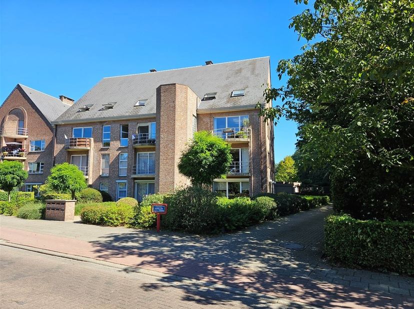 Duplex appartement met 2 slaapkamers en garage<br />
Ligging: <br />
Centraal gelegen met winkels, horeca, scholen, openbaar vervoer op wandelafstand.