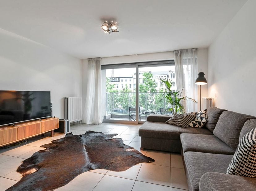 Modern nieuwbouwappartement met twee slaapkamers op zeer goede ligging in het centrum. Het appartement is voorzien van design verlichting en zal besch