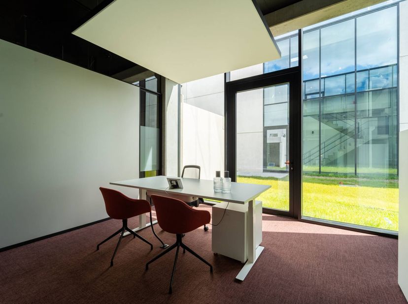 Dans le centre d'affaires V.Futurum, nous proposons des bureaux modernes à louer à Roeselare. Cet établissement commercial innovant est conçu pour con
