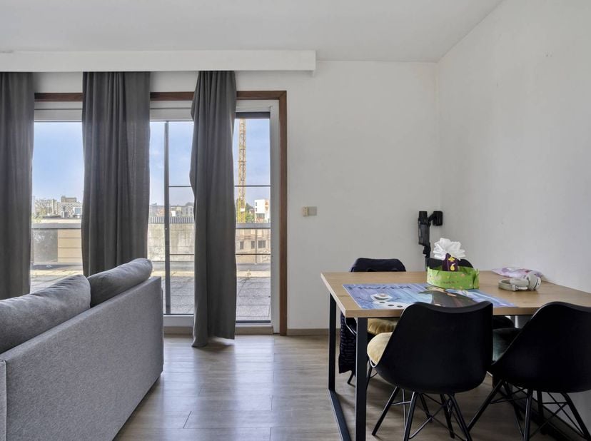 Op zoek naar een betaalbaar appartement in het centrum van Roeselare? Dan is dit 1-slaapkamerappartement zeker een bezoek waard.<br />
<br />
Het appa