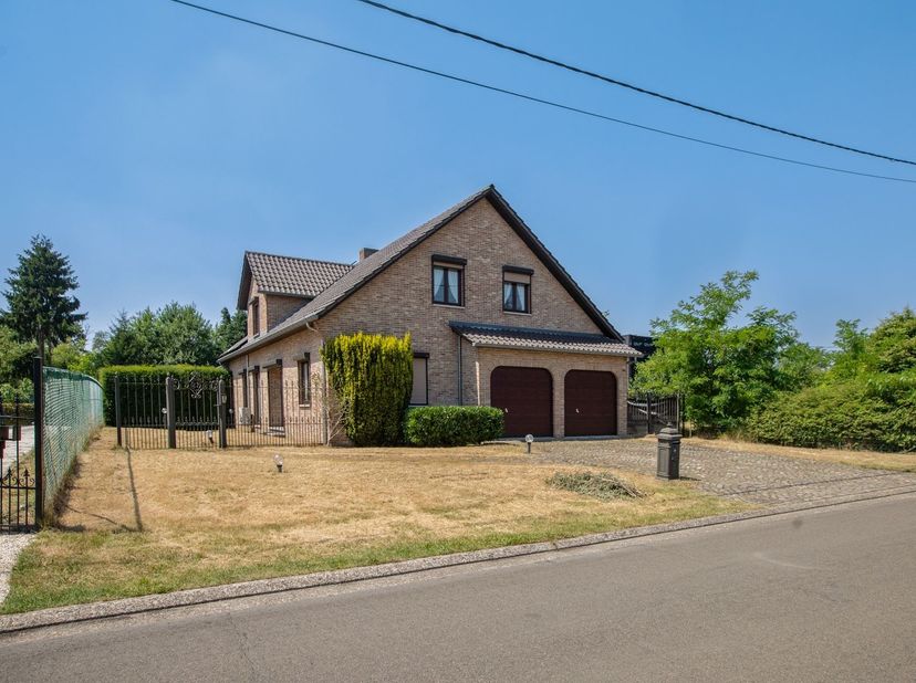 Instapklare gezinswoning met EPC-label B <br />
<br />
Deze woning is gelegen in een doodlopende straat nabij het centrum van Genk met een vlotte ve