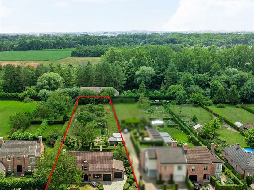 Vous recherchez le calme, l'espace et un emplacement unique ? Cette maison de caractère construite en 1977, située au 36 Veldstraat à Kessel, se trouv