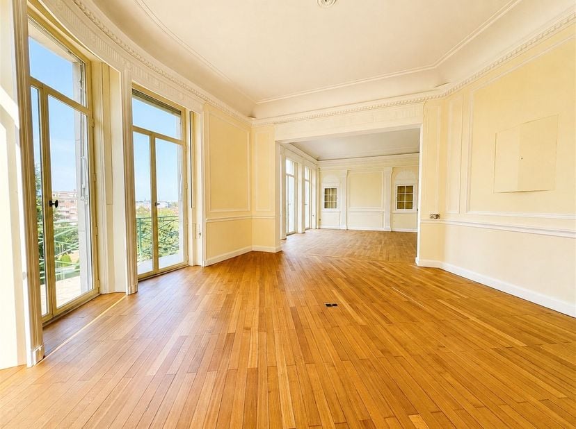Appartement te huur in Avenue Louise 372,
                    1050 Brussel