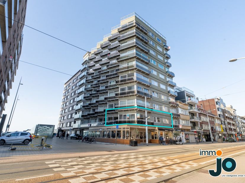 Dit volledig instapklare en gerenoveerd appartement met drie slaapkamers is uitstekend gelegen te Middelkerke, vlak bij de zeedijk, het strand en het