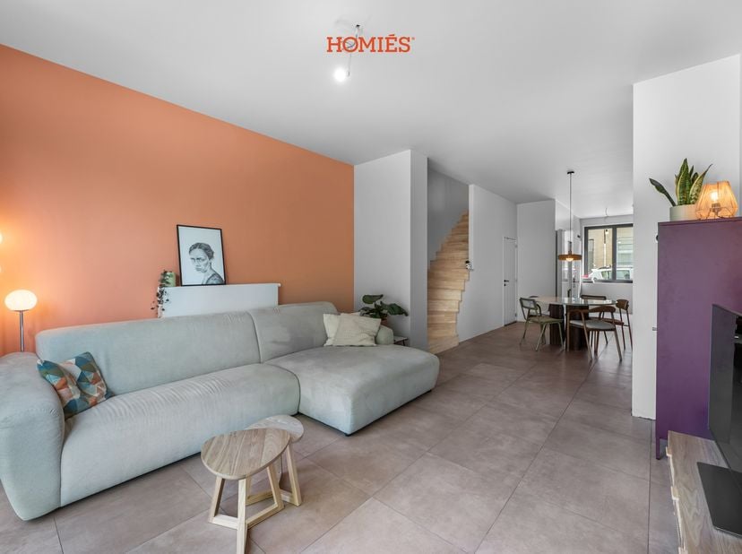 Met veel plezier stellen wij u deze volledig gerenoveerde woning voor, gelegen op een absolute toplocatie in Heverlee, net buiten de bruisende Leuvens