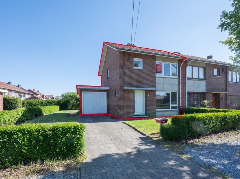 GEZELLIGE WONING - <br />
<br />
Gelegen in een aangename buurt vlak bij de Mechelse Heide - perfect voor wie rust en natuur weet te appreciëren. <br