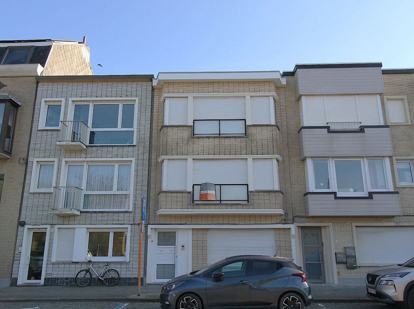 Cet appartement standard situé à Wenduine offre un cadre de vie agréable avec ses deux chambres confortables, idéal pour une famille ou des vacances e