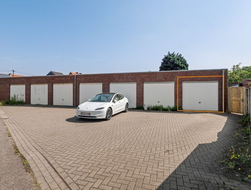                                         Garage te koop in Hoevenen, € 35.000
