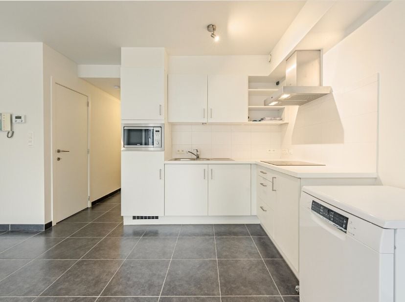Heist: Appartement 2 chambres prêt à emménager à vendre, idéalement situé avec vue latérale sur la mer à Heist. À proximité de la charmante place Held