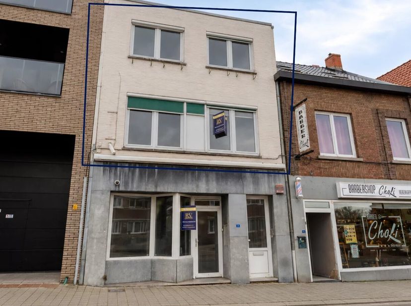 DUPLEXAPPARTEMENT VAN 146 M² MET 3 SLPK'S IN LANAKEN CENTRUM<br />
Op zoek naar een ruim en instapklaar duplexappartement in het centrum van Lanaken?