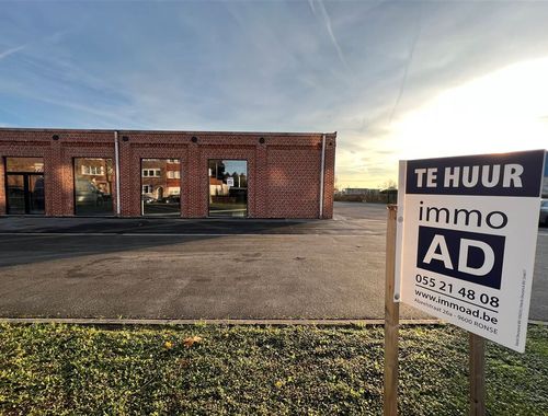                                         Bureaux à louer à Renaix, € 2.950
