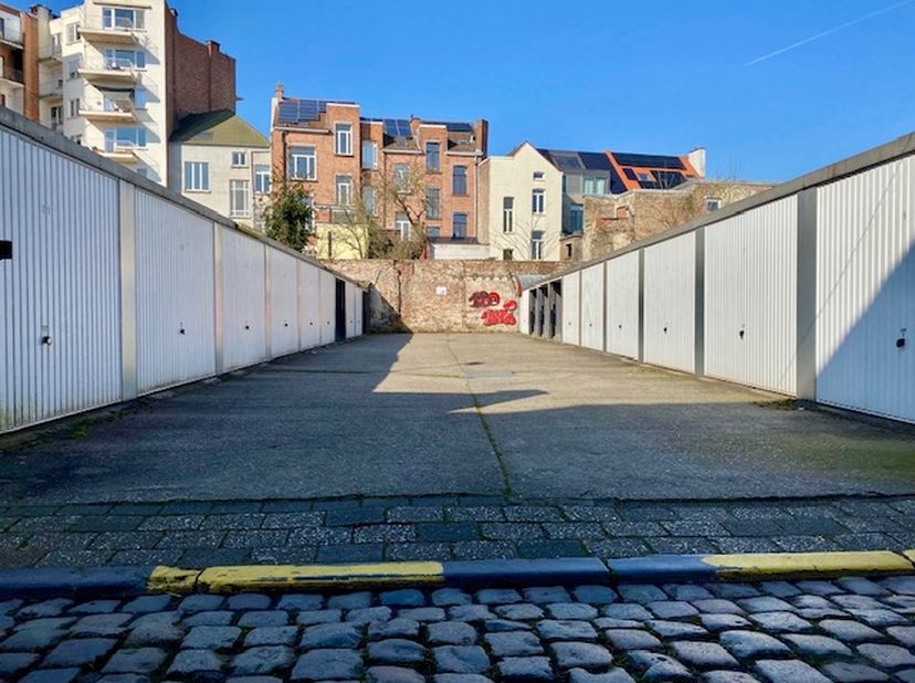 Garage à louer
                    à 9000 Gent