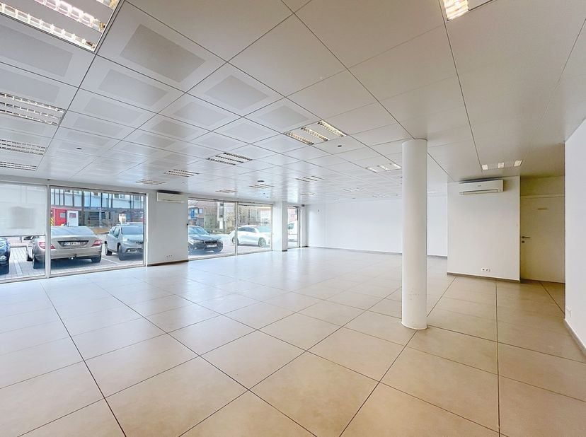 Bien professionnel à vendre
                    à 8800 Roeselare