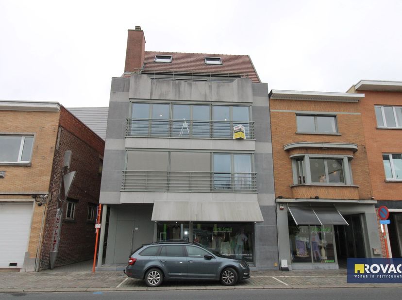 Dit ruim appartement is gelegen in de Wallenstraat vlakbij winkels, ruime parking, openbaar vervoer, ontspanning en nog zo veel meer. <br />
In het ap