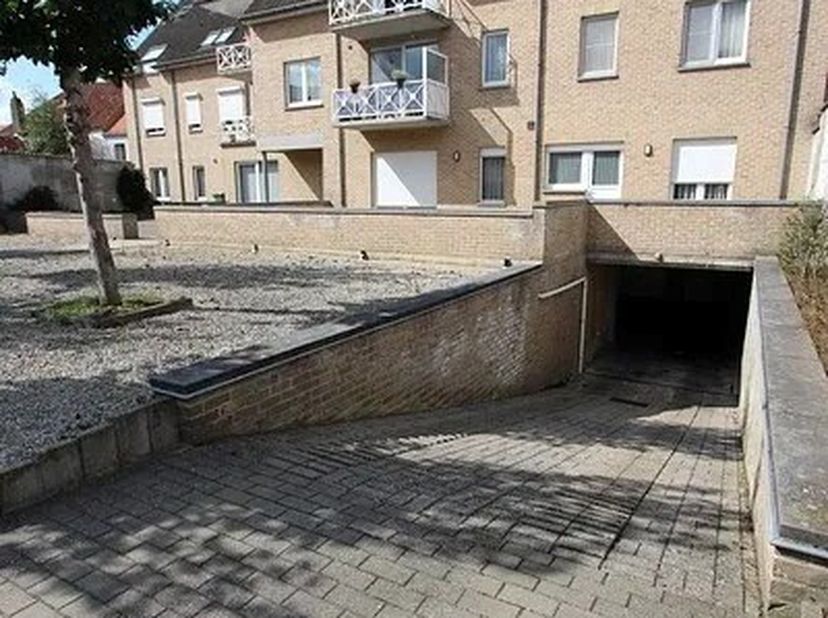 Garage à louer
                    à 8680 Koekelare