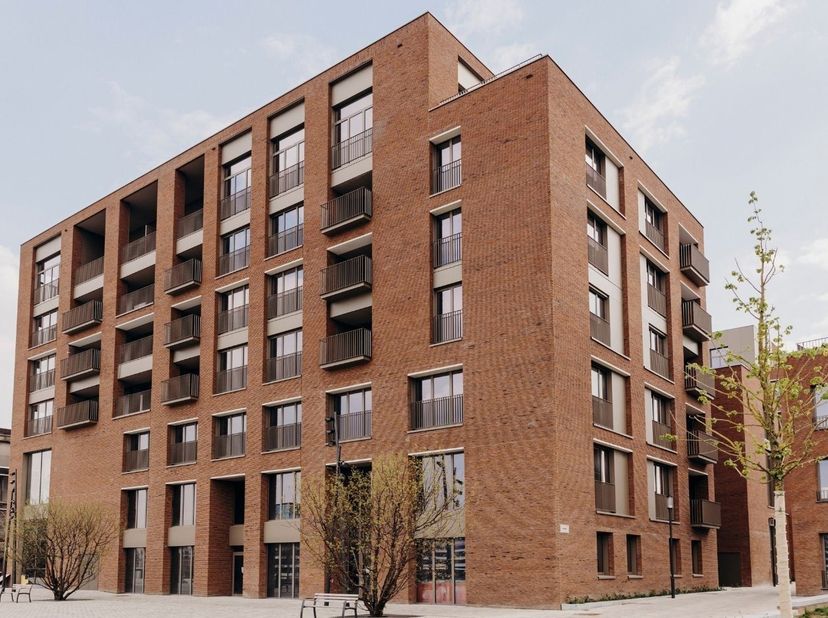 Prachtige penthouse K11.606 (ca. 153 m²) op de 6de verdieping van residentie BLVD.omvat een inkom, apart toilet, 2 badkamers, 2 slpk., berging, leefru