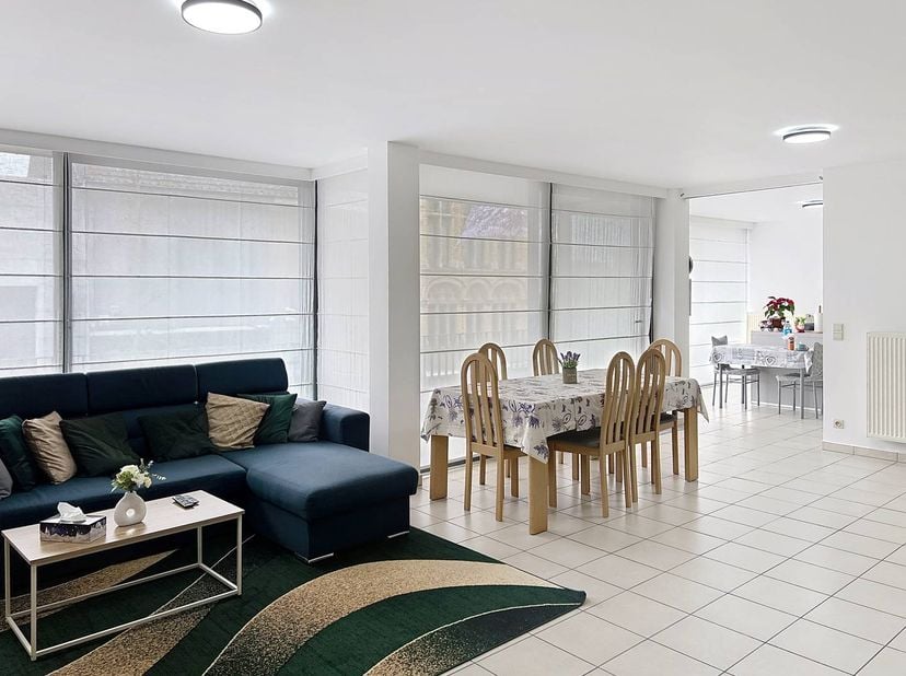 De snelste manier om een bezoek te brengen aan dit appartement? Vraag je bezoek aan via de rode knop op onze website (www.dewaele.com) en je wordt gec