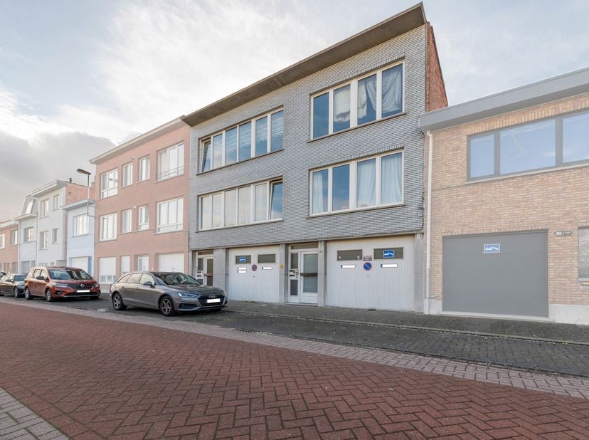 Opbrengsteigendom te Hemiksem.<br />
Interessante opbrengsteigendom bestaande uit een appartementsgebouw met vier wooneenheden, ideaal voor investeerd