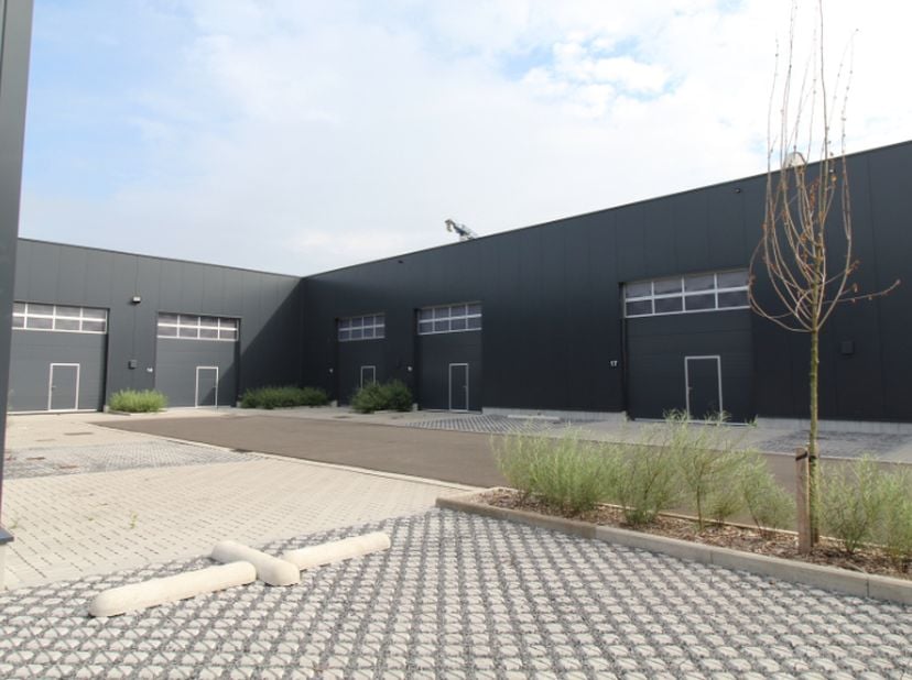 Bien professionnel à louer
                    à 8800 Roeselare