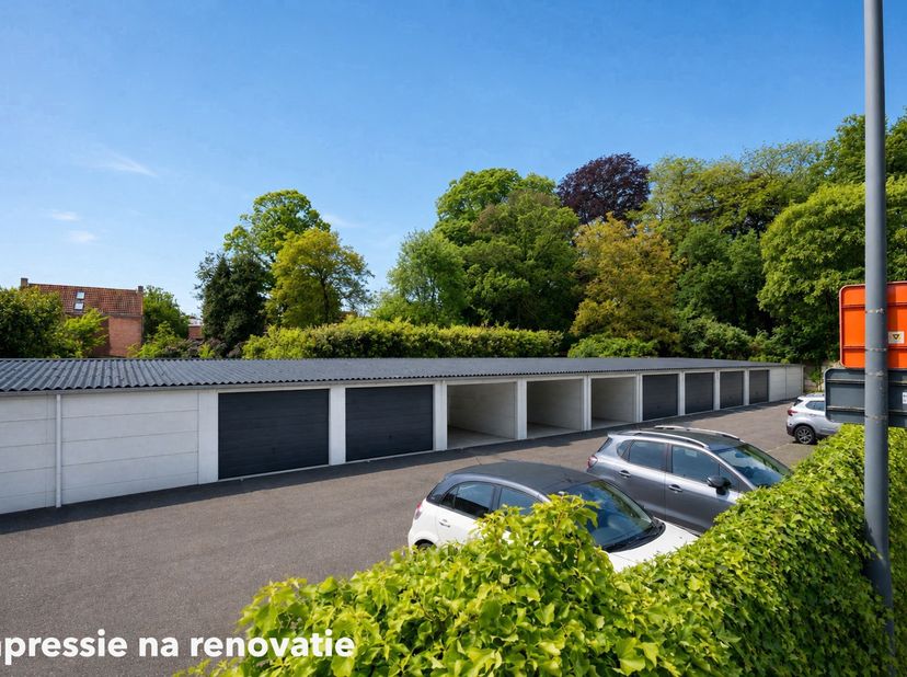 TE HUUR: 5 autostaanplaatsen &amp;amp; 8 garageboxen <br />
Huurprijs per staanplaats: 80 EUR per maand <br />
Huurprijs per garagebox: 110 EUR per maand