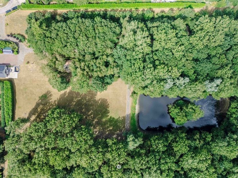 Ontdek ‘Lysdonck’, een uitzonderlijk en uiterst privaat parkdomein van ca. 5 hectare in Sinaai, strategisch gelegen op de as Gent-Antwerpen en vlot be