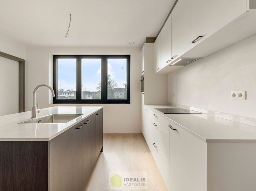 IDEALIS VASTGOED – NIEUWBOUW DUPLEX APPARTEMENT MET 2 SLAAPKAMERS, KELDERBERGING EN EEN ONDERGRONDSE AUTOSTANDPLAATS AAN 6% BTW!<br />
*Vermelde prijs
