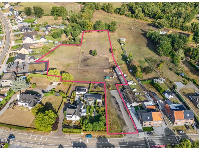 Unieke eigendom in Zonhoven: bouwgrond met 4 achterliggende percelen met een totaal oppervlakte van 11.148 m²<br />
<br />
Deze percelen bevinden zich