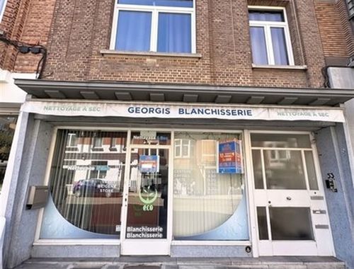                                         Rez-de-chaussée commercial à louer à Etterbeek, € 950
