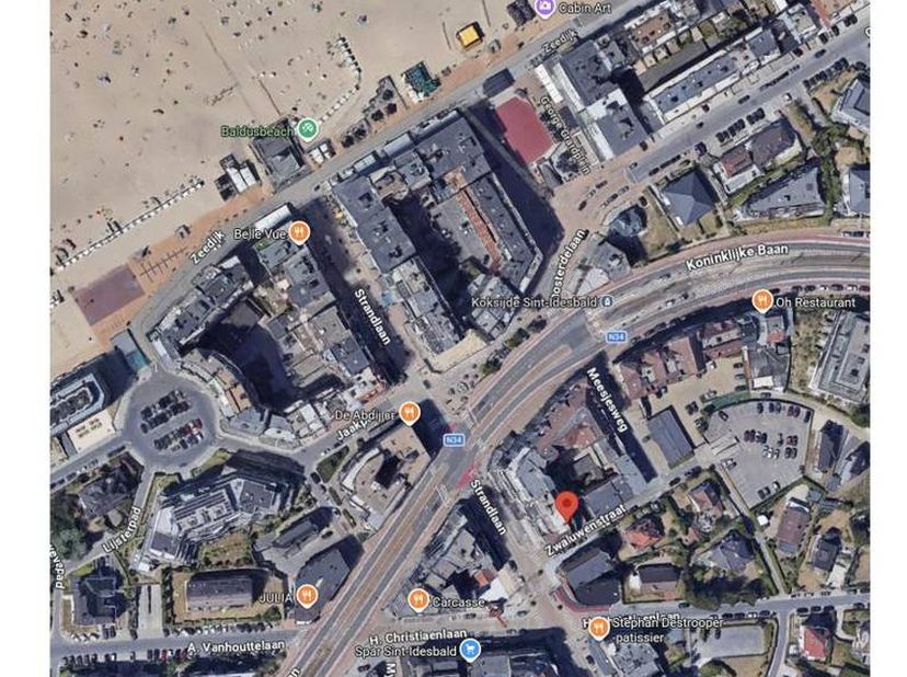 Het appartement (2de verdiep) bestaat uit: <br />
<br />
inkomhal, apart toilet, slaaphoek, badkamer met inloopdouche, 1 slaapkamer, woonkamer met ope