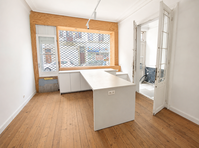 Handelspand + praktijk ±75 m² – Marollen<br />
<br />
Karaktervol en veelzijdig handelspand op het gelijkvloers aan Blaesstraat 216, 1000 Brussel, in