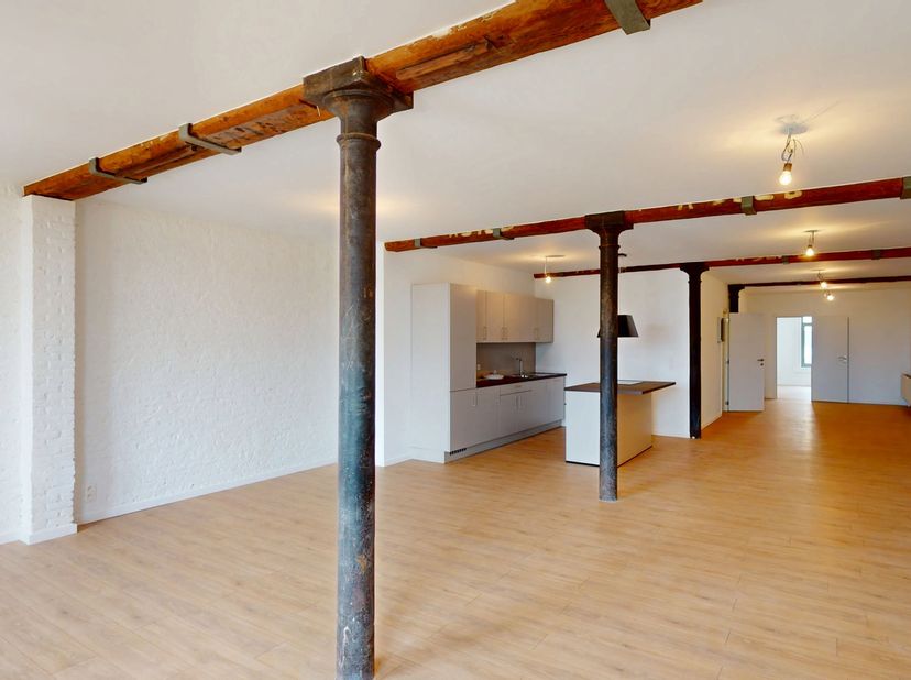 In authentiek historisch gebouw, een pakhuis in neotraditionele stijl, gebouwd in opdracht van de Kraan Natie, naar een ontwerp van de aannemer Louis