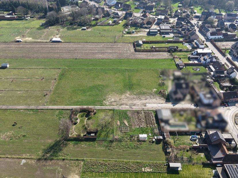 Ben jij op zoek naar een exclusieve bouwgrond met uitzonderlijke afmetingen, gelegen in een landelijk omgeving? Dit unieke perceel van maar liefst 500