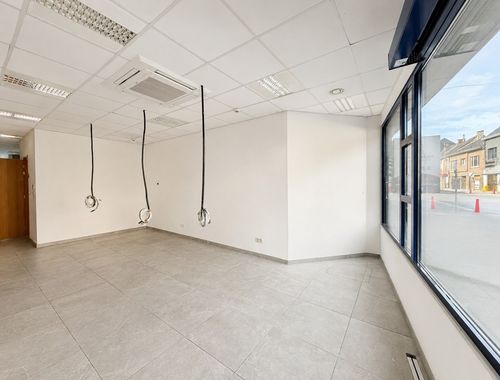                                         Commerce à louer à Dottignies, € 990
