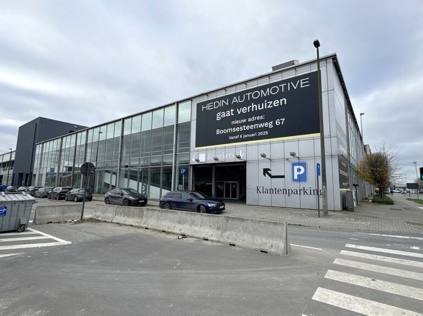 Ontdek dit polyvalente bedrijfspand met magazijn en ruime showroom op de voormalige Mercedes/Hedin-site aan de Groenendaallaan, in de wijk Luchtbal in