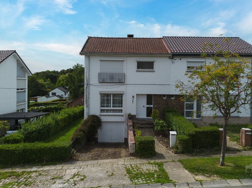 Referentie agentschap : V6031-1745<br />
Virtueel bezoek : https://immo360.immo-facile.com/vtour/fr/zcmiaw<br />
Ontdek dit prachtige huis gelegen in