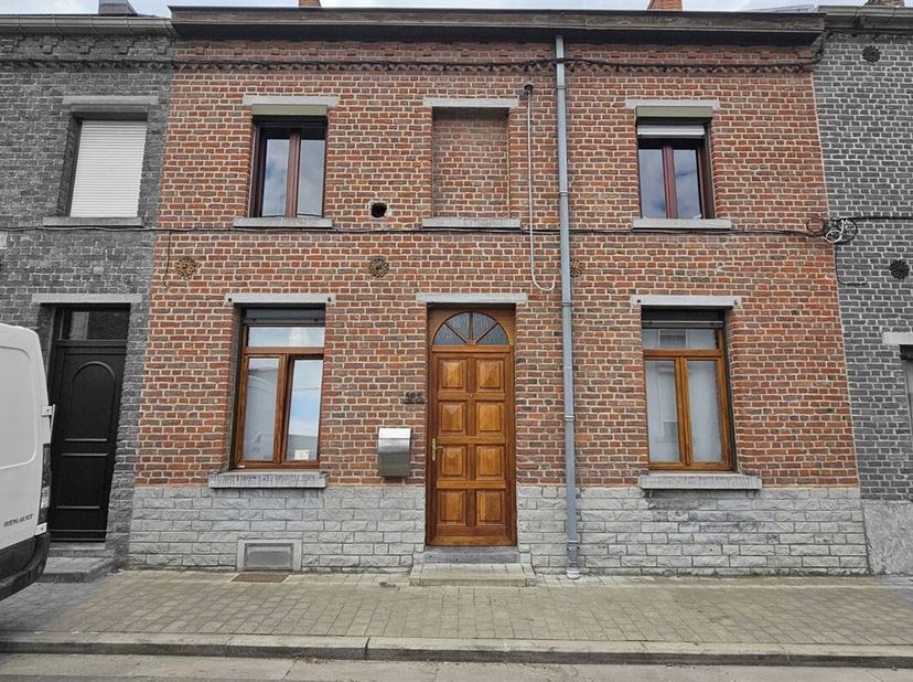 SOUS OPTION - PLUS DE VISITE - Prix: Offre à partir de 199.000 euros, frais d'agence non inclus et à charge de l'acquéreur. <br />
Chouette maison hab