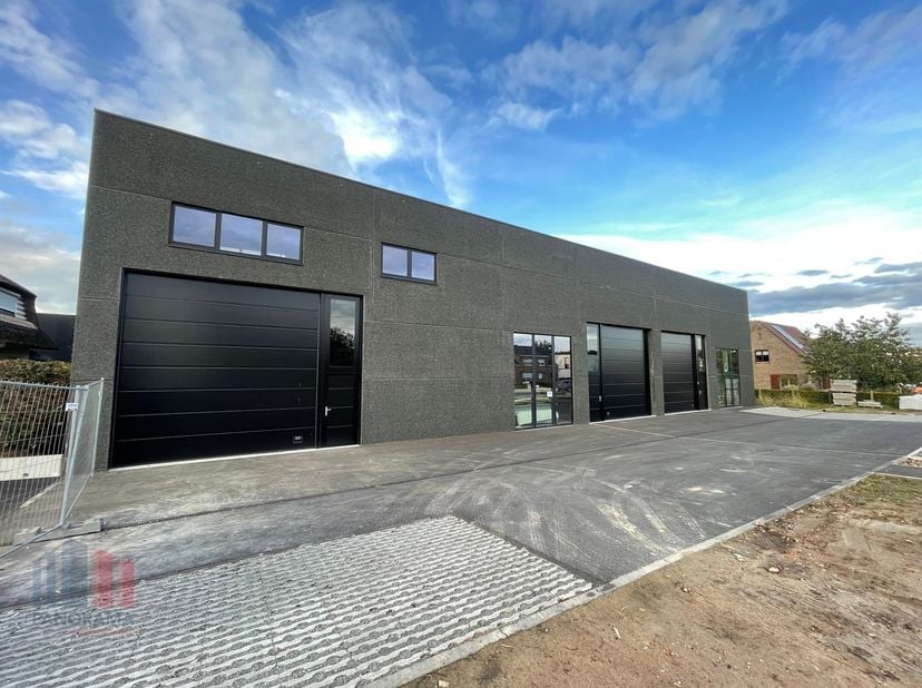 Bien professionnel à vendre
                    à 8460 Oudenburg