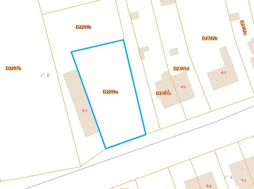 Deze bouwgrond van 962 m² geniet een uitstekende ligging aan de Kettermuitstraat, met een vlotte verbinding naar de N41 en de E17. Hierdoor bereik je