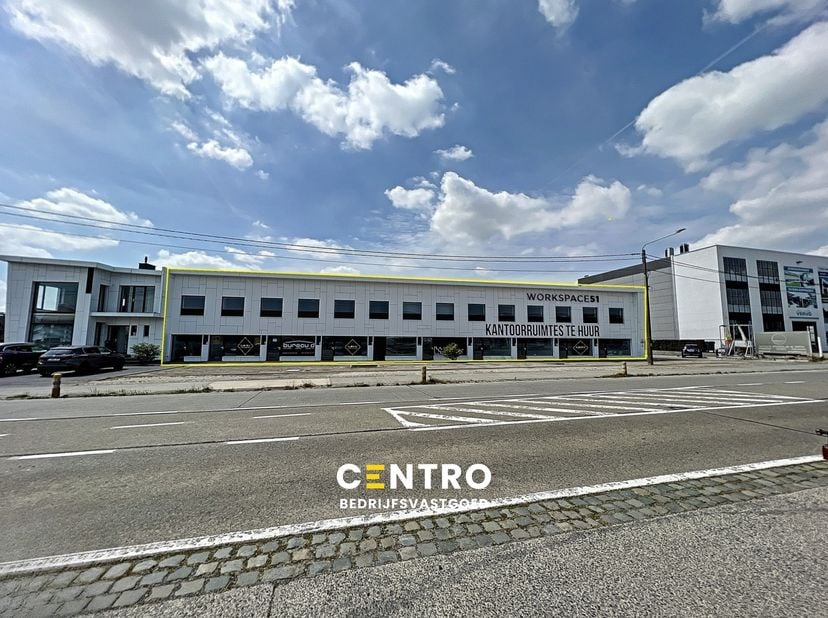 Bemeubelde kantoorruimten. 25-32-38-42-47-67 m².<br />
<br />
AFWERKING:&amp;nbsp;<br />
Elk kantoor is standaard bemeubeld, en beschikt over een eigen ki