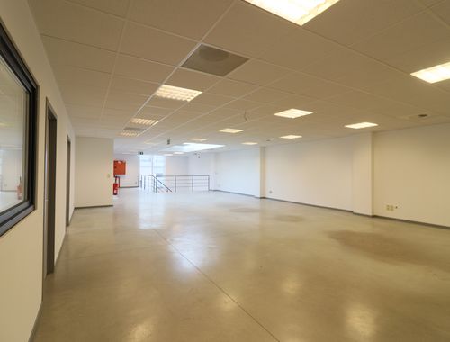                                         Kantoorgebouw te huur in Wavre, € 4.500
