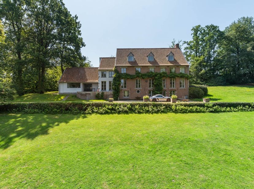 Instapklaar, uniek, charmant en exclusief. Het zijn slechts enkele woorden die de sfeer en uitstraling van dit uitzonderlijke Engelse landhuis weten t