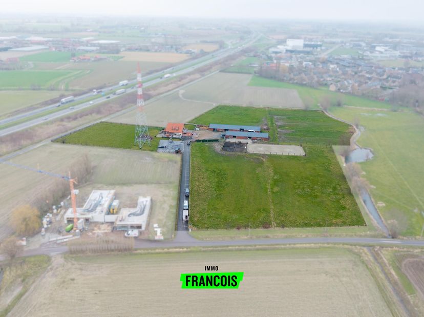 À Menen, à proximité de lA19, se trouve cette propriété unique à vendre offrant une combinaison parfaite dhabitation, dactivité commerciale et déquita