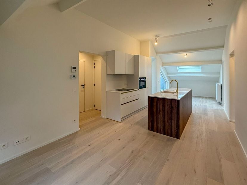 Nieuwbouwappartement TE KOOP ZONDER BTW in centrum van Tongeren<br />
<br />
Hoogwaardig en verfijnd afgewerkt appartement op de derde/bovenste verd